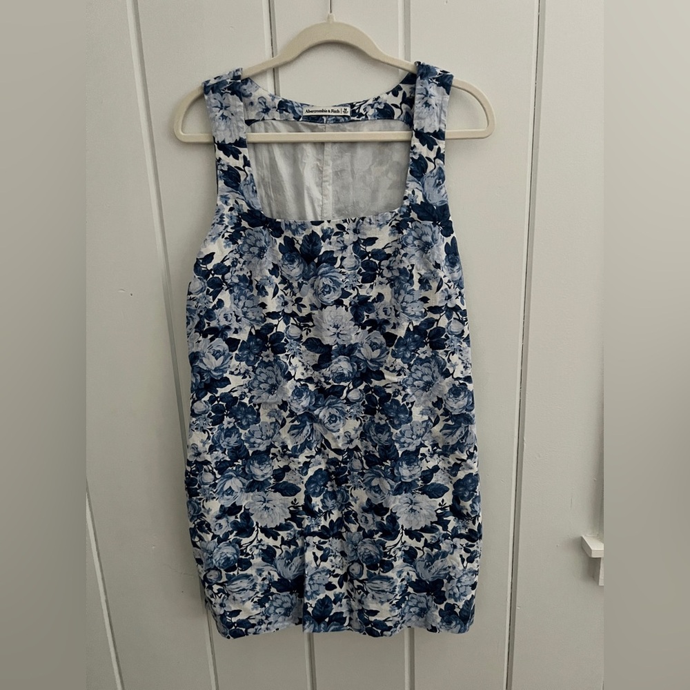 Abercrombie & Fitch Blue and White Patterned Garment